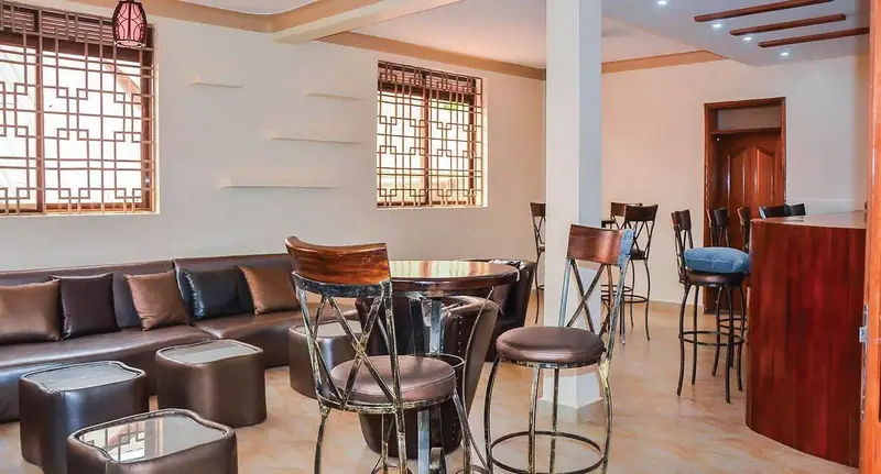 Bar and restaurant at Ubuntu Palace Hotel