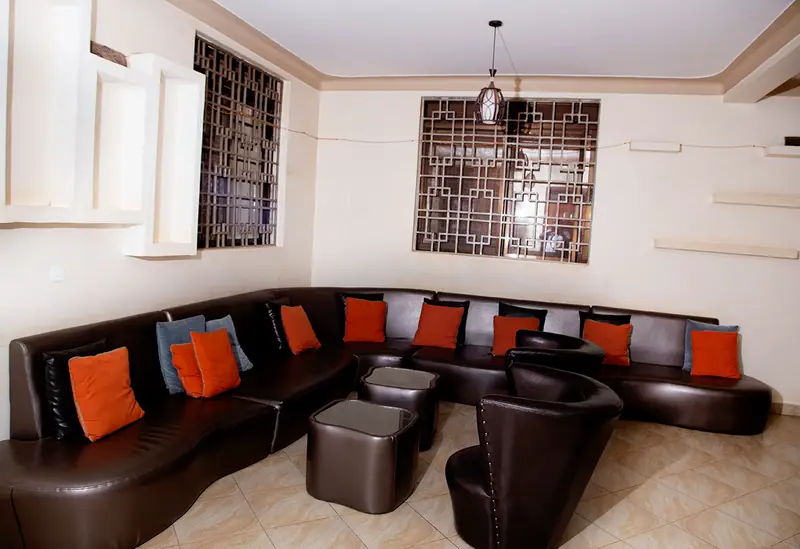 Bar & restaurant lounge
